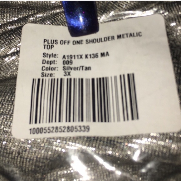 3X Kim and Cami Metallic Off-the-Shoulder Top - Picture 3 of 8